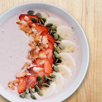 Strawberry &amp; Banana Smoothie Bowl | Borden Dairy | Borden Dairy